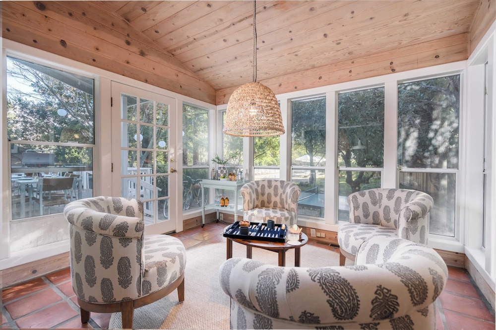 Clementine By Avantstay Bright Modern Retreat w Pool Pool Table & Large Patio - photo 4