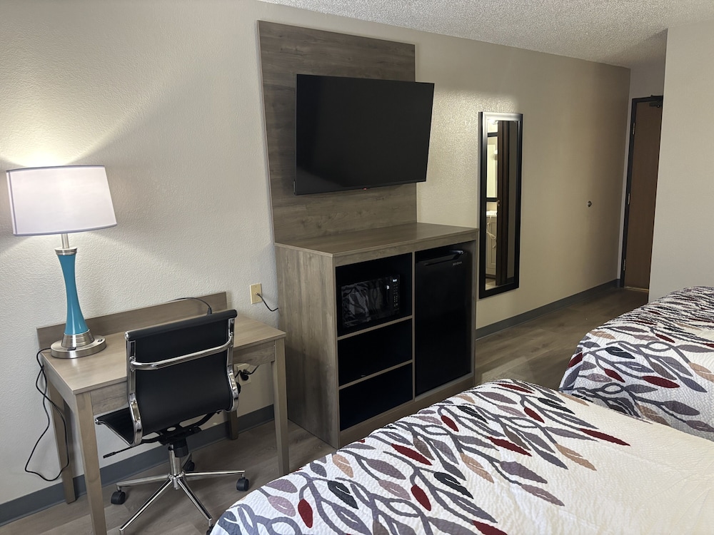 Super 8 by Wyndham Hammond North - photo 36