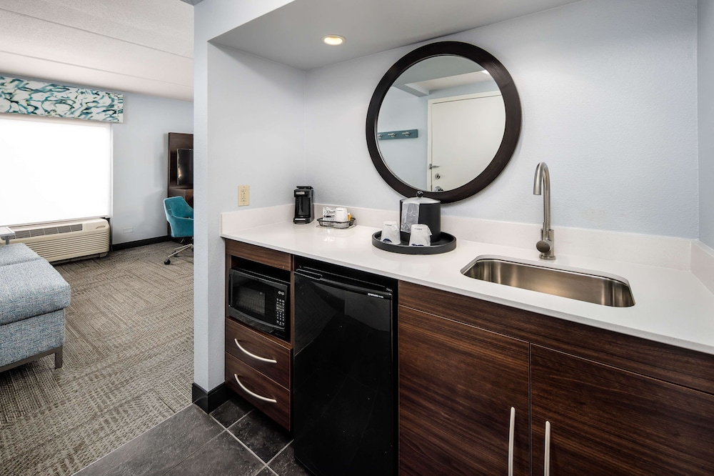 Hampton Inn & Suites Navarre - photo 12