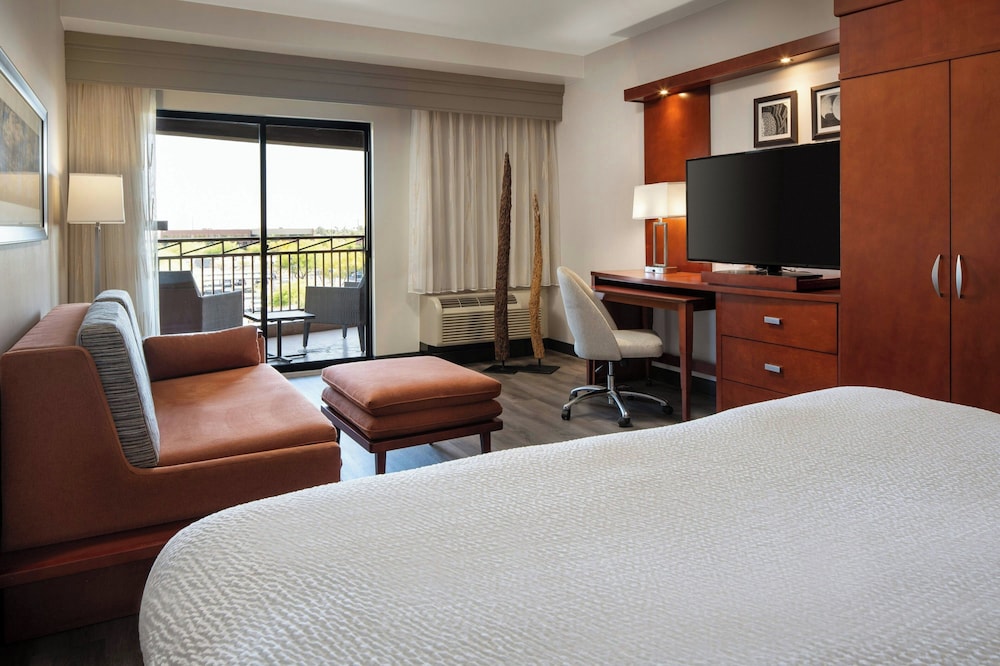 Courtyard Scottsdale Salt River - photo 12