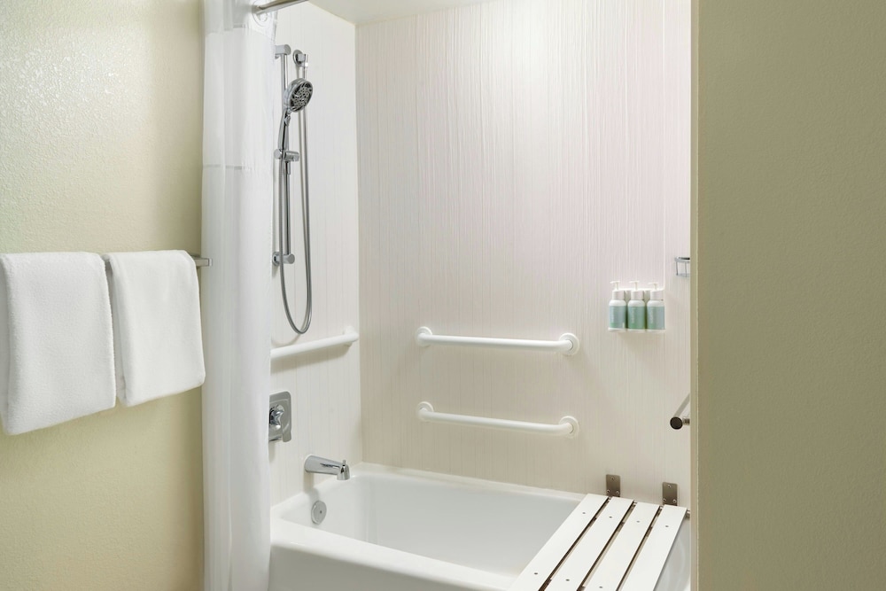 Courtyard by Marriott Miami Airport West Doral - photo 13