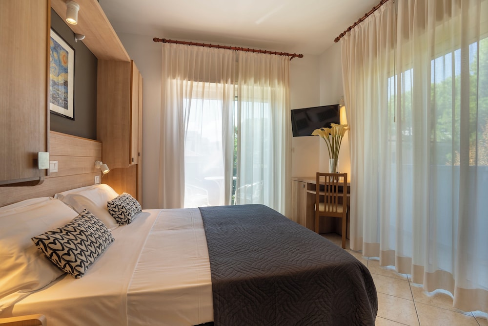 Hotel Mocambo - last minute hotel in Riccione
