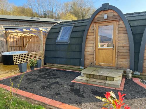 Squirrel Glamping Pod - carbon neutral hotel in Unknown City