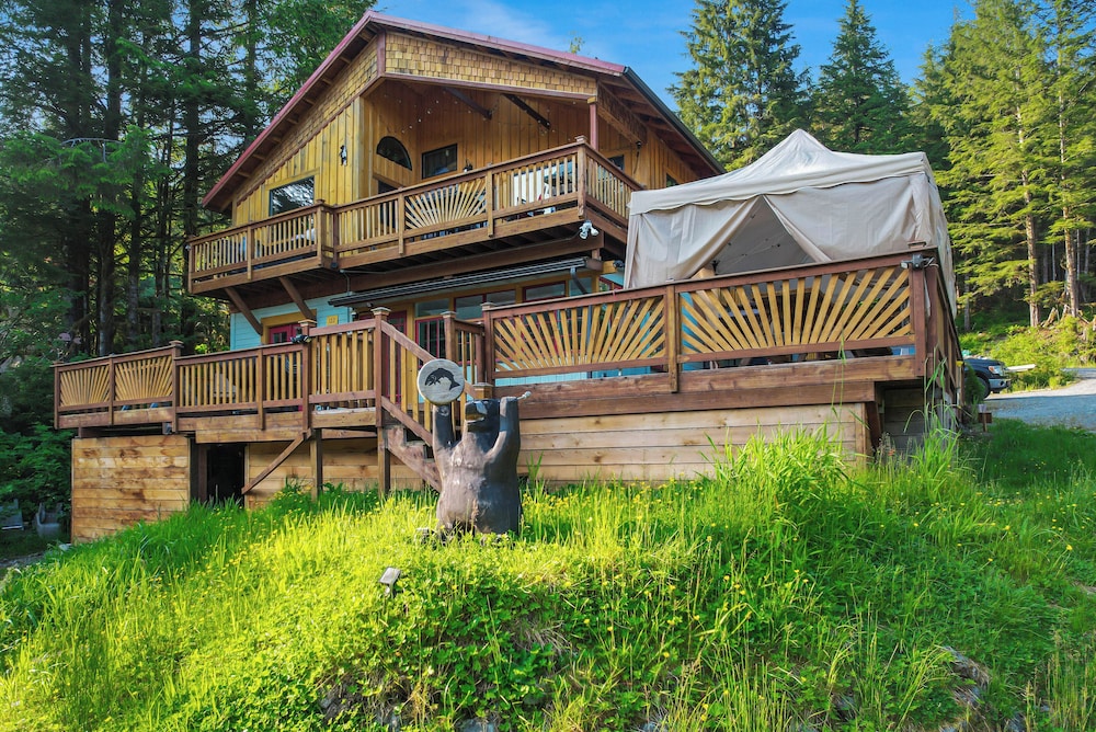 Salmon Return & Wildlife Roam: Ketchikan Getaway — hotel in Ketchikan