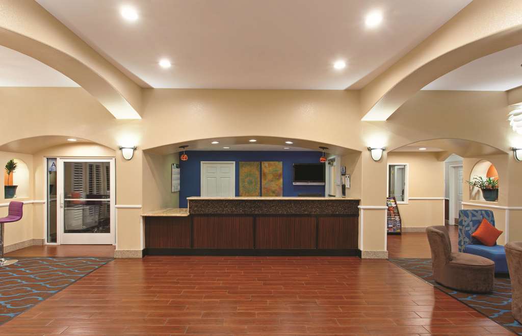 La Quinta Inn & Suites by Wyndham Hesperia Victorville - photo 3