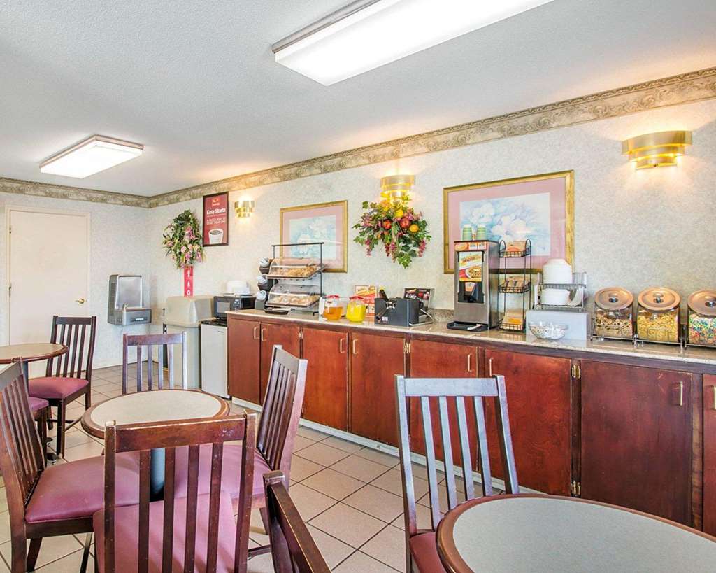 Econo Lodge Troy - photo 24