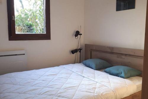 Magnifique Petite Maisonnette Climatisee Avec Parking Privatif in Le Barcares, France