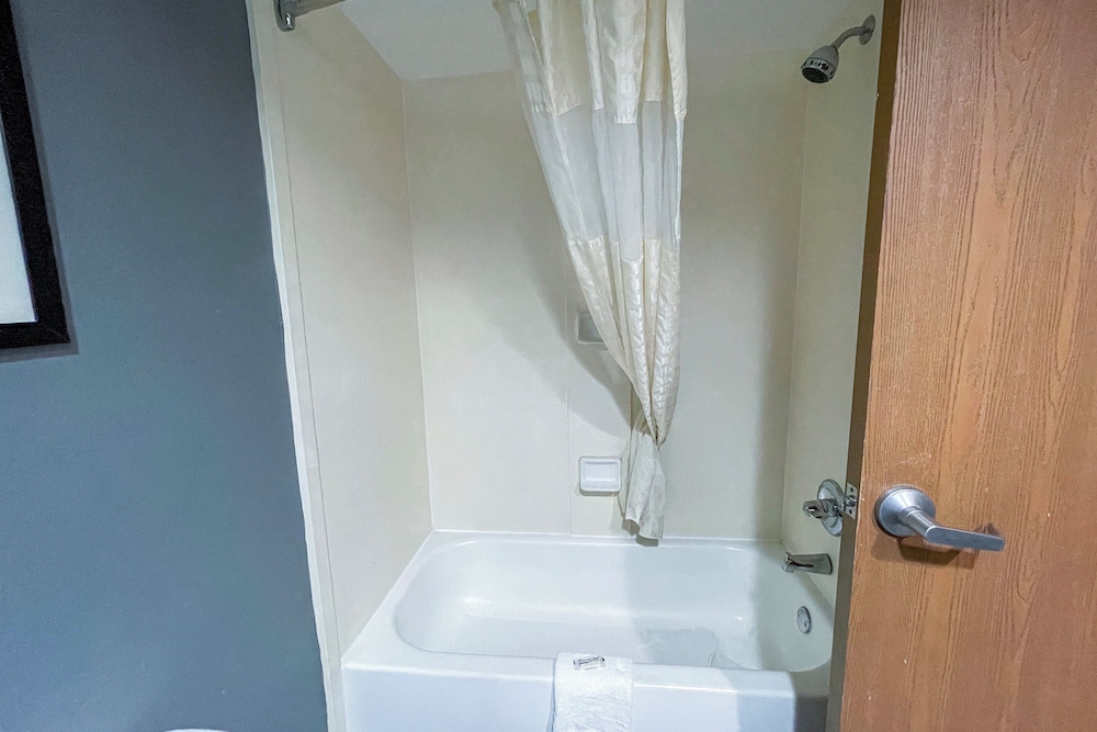 La Quinta Inn & Suites by Wyndham Jackson North - photo 29