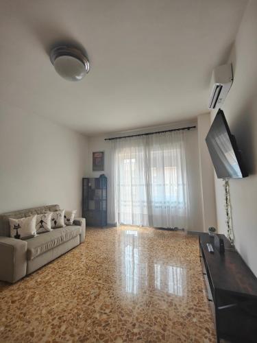 Large Apartment in Garbatella Near the Center of Rome — 4-Star Luxury Hotel in Rome, Italy