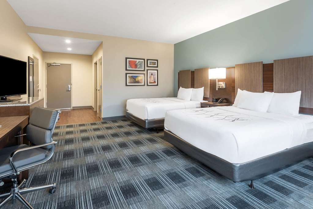 La Quinta Inn & Suites by Wyndham Aberdeen APG - photo 16