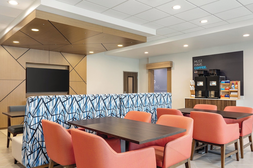 Holiday Inn Express & Suites Bessemer Birmingham SW by IHG - photo 42