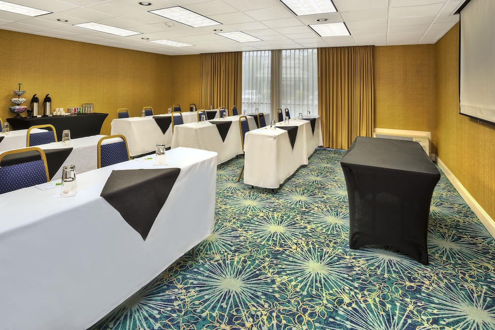 Spark by Hilton Akron Fairlawn - photo 20