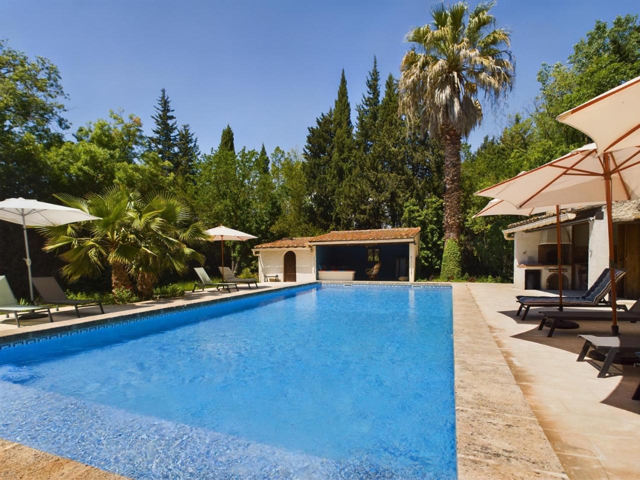 Mas Renove a Mouries Avec Piscine 6 Chambres Terrasses Et Pool Houses En Pleine Nature Provencale. Fr 1 599 90 — 4-Star Luxury Hotel in Mouries, France