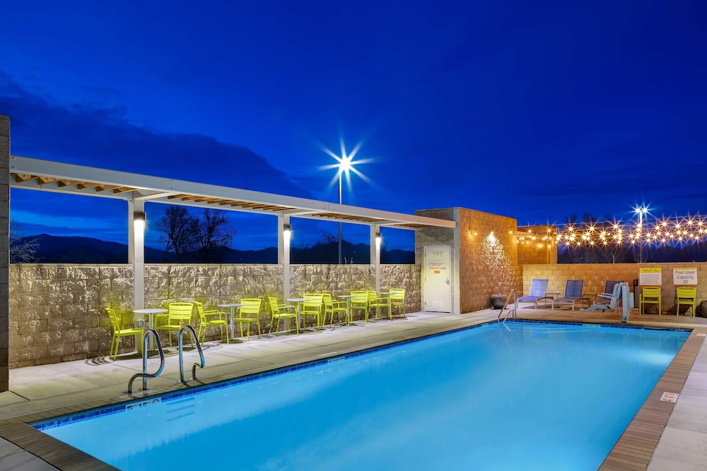 Home2 Suites by Hilton Redding - photo 36