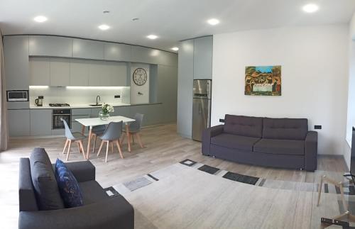 Saburtalo Palace Apartments 1b