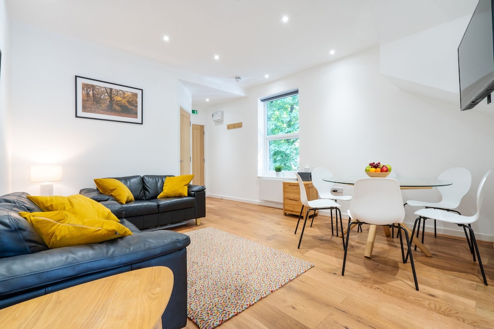 The Botanical Flat 1 — 4-Star Luxury Hotel in Sheffield, United Kingdom