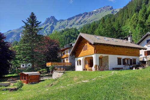 Soleneve - carbon neutral hotel in Varzo
