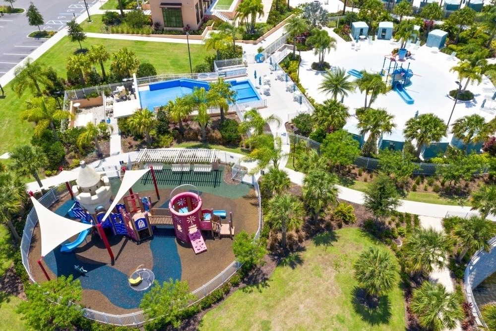 Luxury Town With Splash Pool In Solara Resort 4 Bedroom Townhouse by RedAwning - photo 22