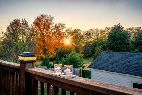 Near Makers Mark & Bardstown Hot Tub Dogs Welcome EV Chrger in Springfield, United States