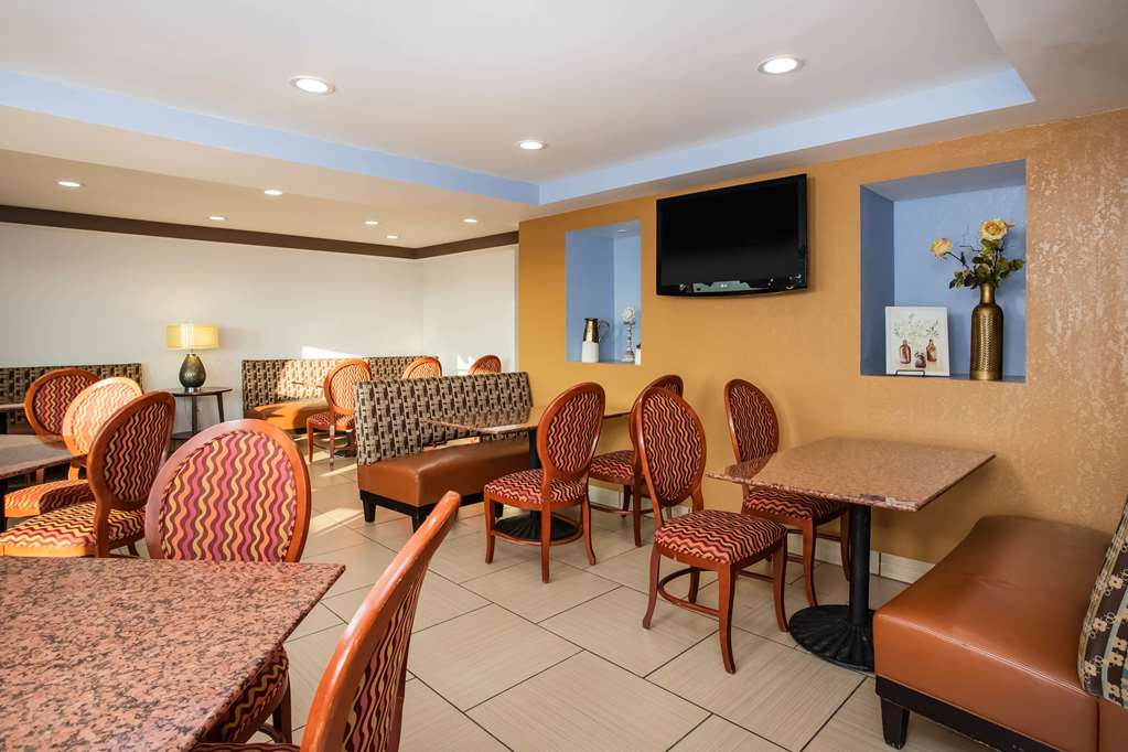 Travelodge by Wyndham Fort Wayne North - photo 36