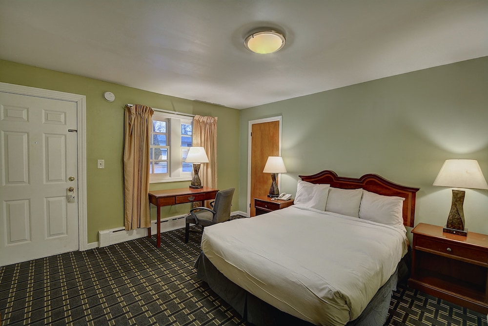 Colonial Motel And Spa - photo 9