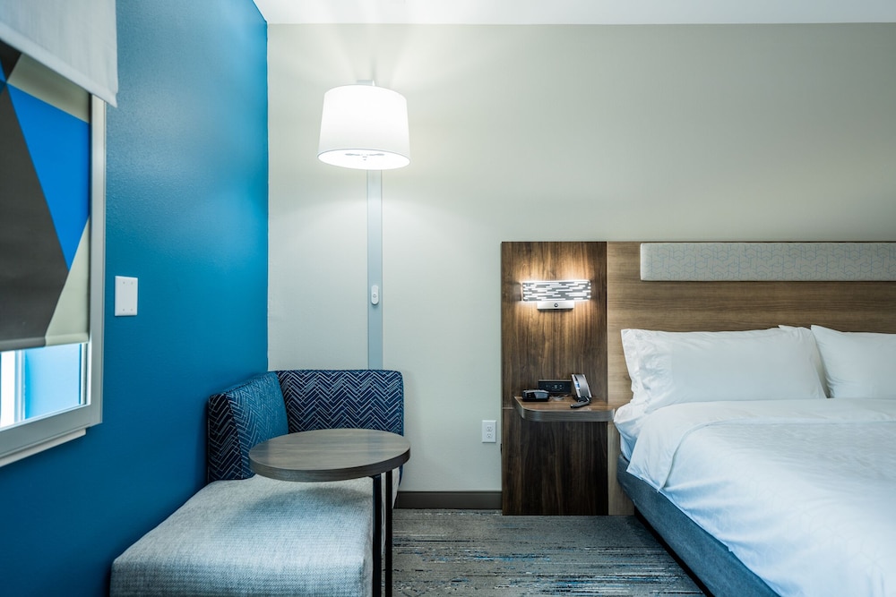 Holiday Inn Express & Suites Charlottesville by IHG - photo 37