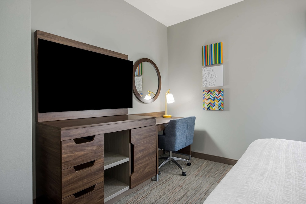 Hampton Inn Linden - photo 14