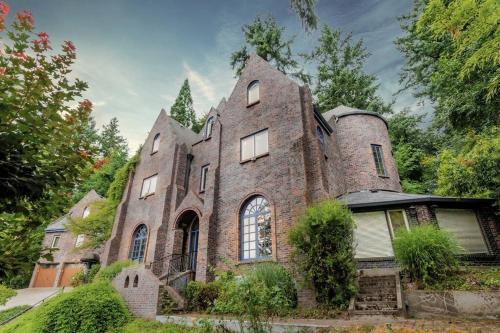 Castle Estate in SW Portland minutes from Downtown — 4-Star Luxury Hotel in Portland, United States