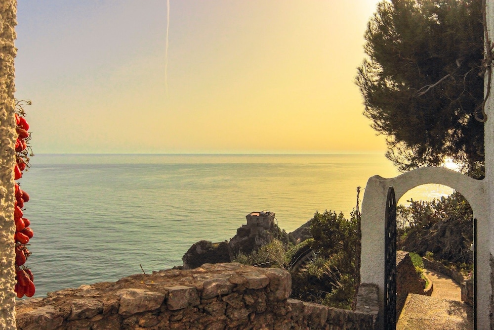 Casa Roberta — 4-Star Luxury Hotel in Conca Dei Marini, Italy