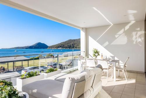 Aura 3 Spectacular Beachside Views — 4-Star Luxury Hotel in Shoal Bay, Australia