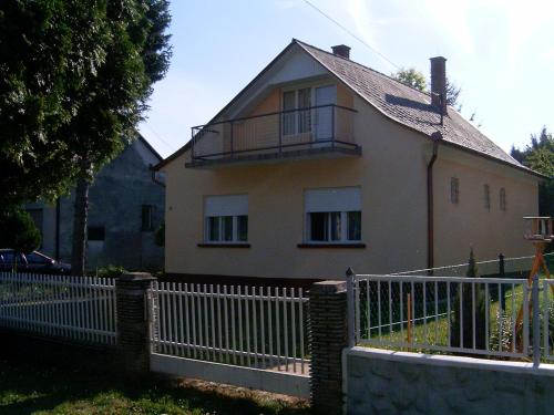 Hársfa Vendégház — hotel in Zalakomar