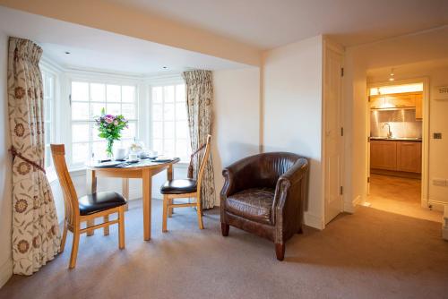 Oberon River View Apartment — 4-Star Luxury Hotel in Bourton On The Water, United Kingdom