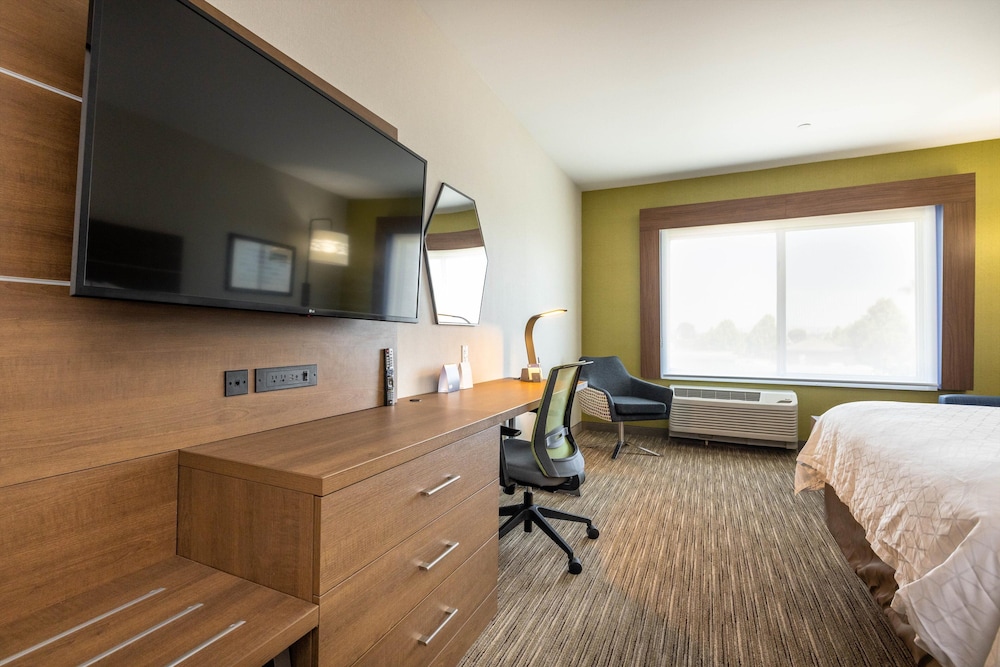Holiday Inn Express & Suites San Jose Silicon Valley - photo 18