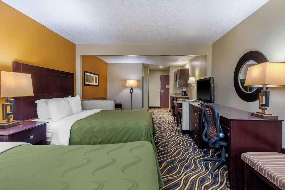 Quality Suites Addison Dallas - photo 24