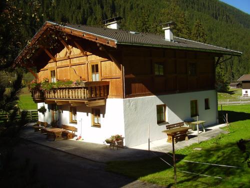 Kartnall s Alm — 4-Star Luxury Hotel in Neustift Im Stubaital, Austria