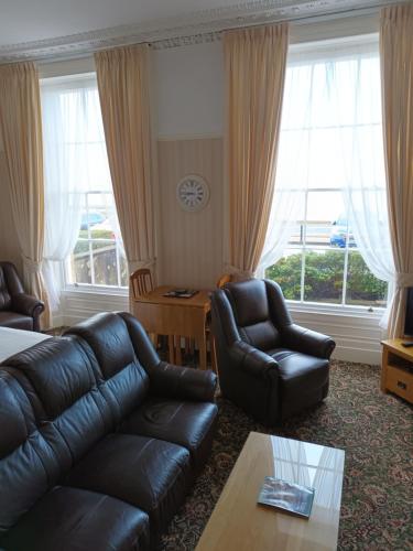 Eden Vale Ground Floor Sea View Apartment — 4-Star Luxury Hotel in Morecambe, United Kingdom