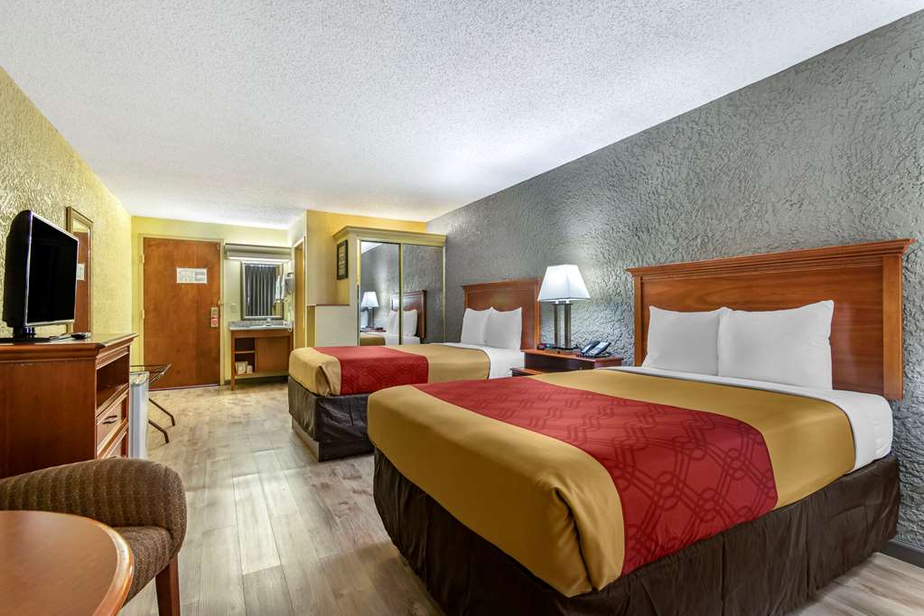 Econo Lodge Broken Arrow Tulsa - photo 4