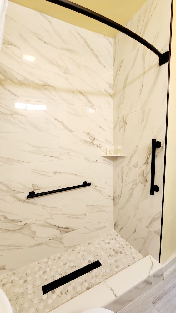 Santa Paula Inn - photo 29