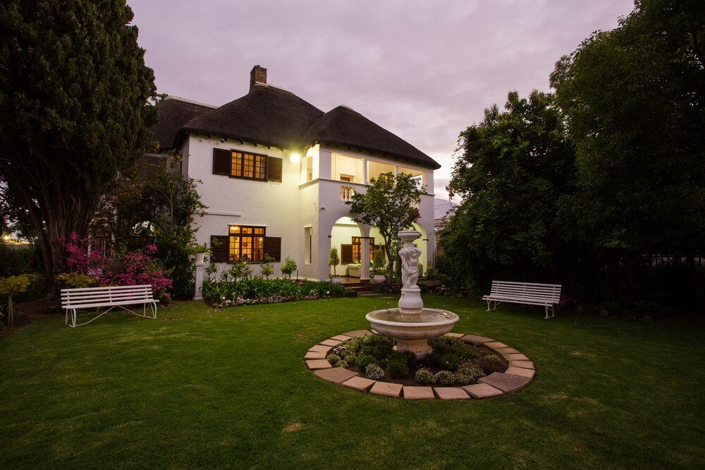 Zonneweelde Guest House — 4-Star Luxury Hotel in Worcester, South Africa