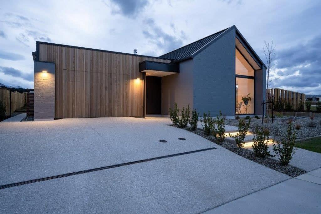 Northlake Alpine Retreat in Wanaka, New Zealand