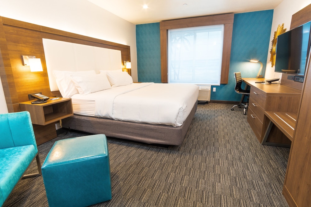 Holiday Inn Express Hotel & Suites Hollywood Walk of Fame by IHG - photo 21