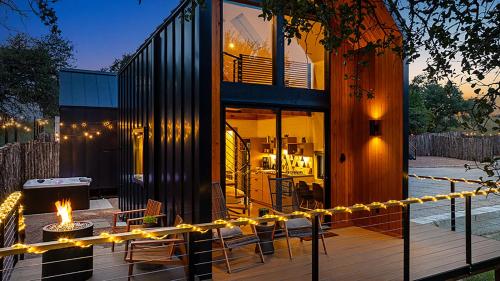 The Overlook at Meridian Hot tub & Firepit in Fredericksburg, United States