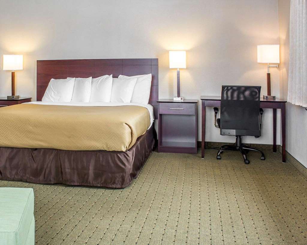 Econo Lodge Ames Area - photo 7