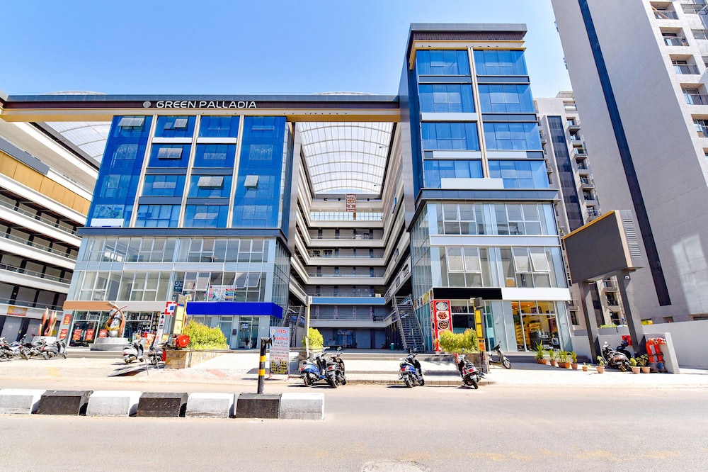 Hotel Gold Palace Inn in Surat, India