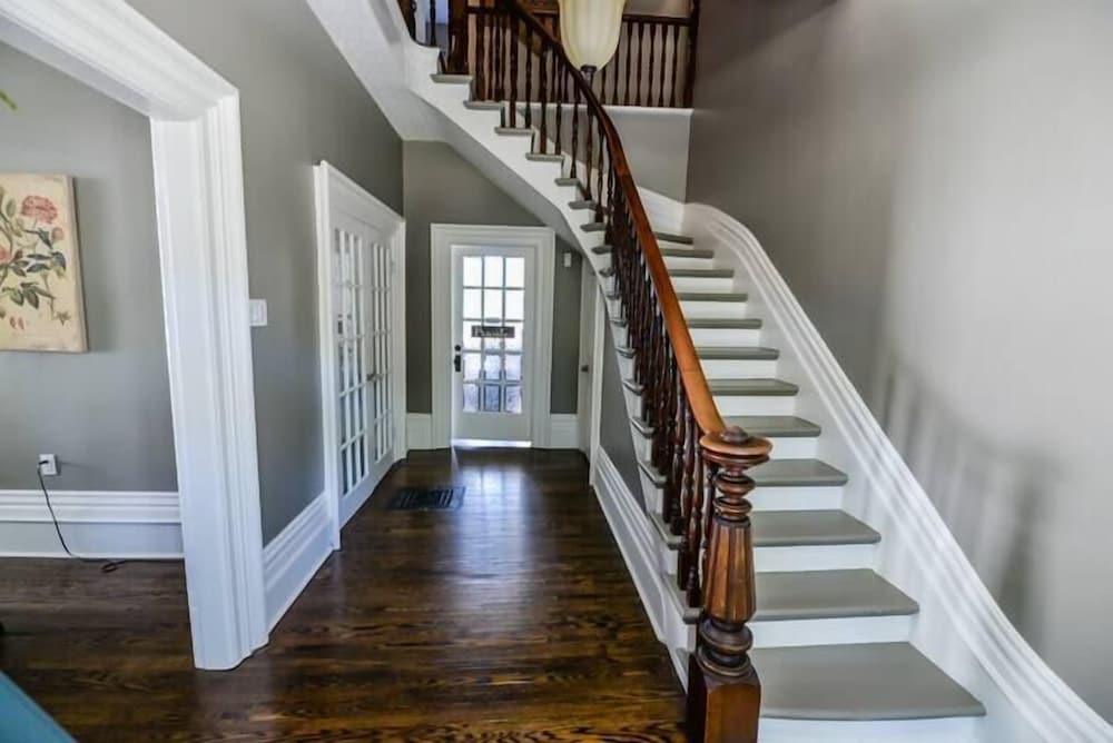 Stratford Suites 66 Daly Ave in Stratford, Canada