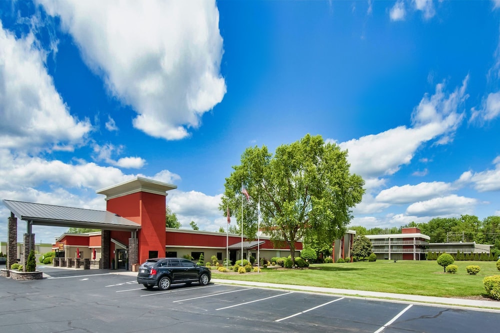 Days Inn & Suites by Wyndham Johnson City - photo 21