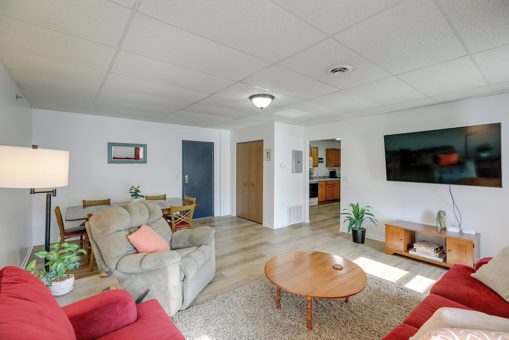 Bright Yankton Apartment Near Meridian Bridge 17945114 — Yankton