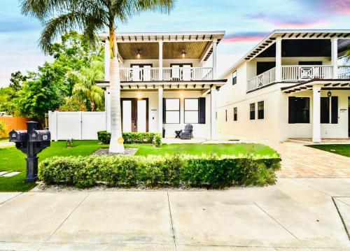 Beach town Pet Friendly Downtown Home @ 10 acre Park 629 — 4-Star Luxury Hotel in Sarasota, United States