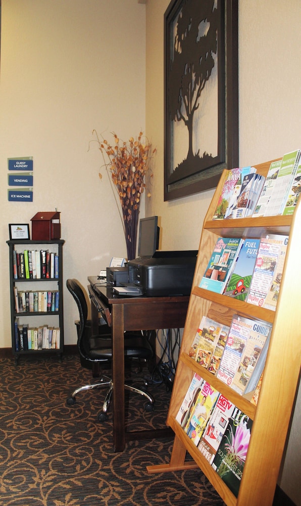 Cobblestone Inn & Suites Denison Oak Ridge - photo 63