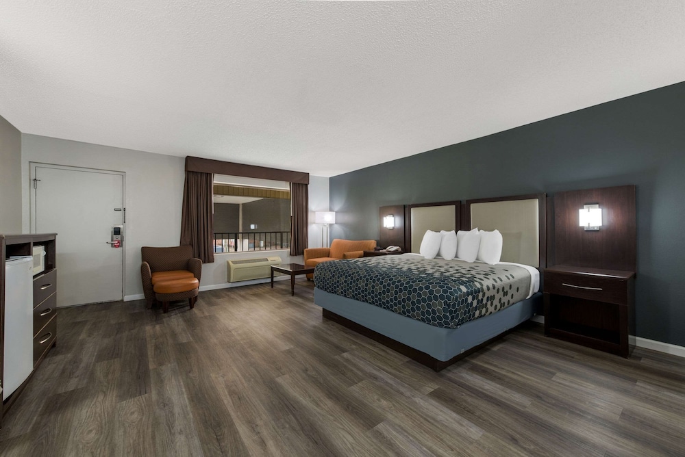 Econo Lodge Cheraw Market Street - photo 17